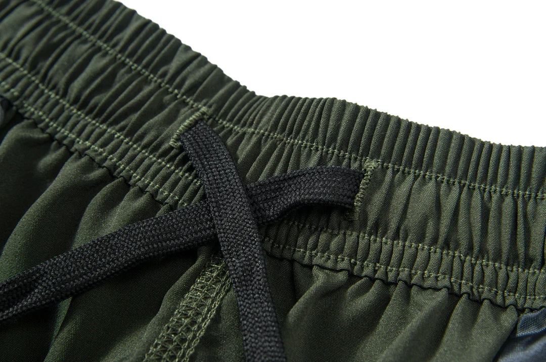 Allsidig sportsshorts for menn, perfekt for reise og aktivitet.