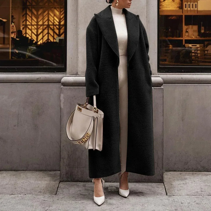 Elegant og varm lang vinterjakke for kvinner. Stilfull damejakke som holder deg varm og trendy i kaldt vær.
