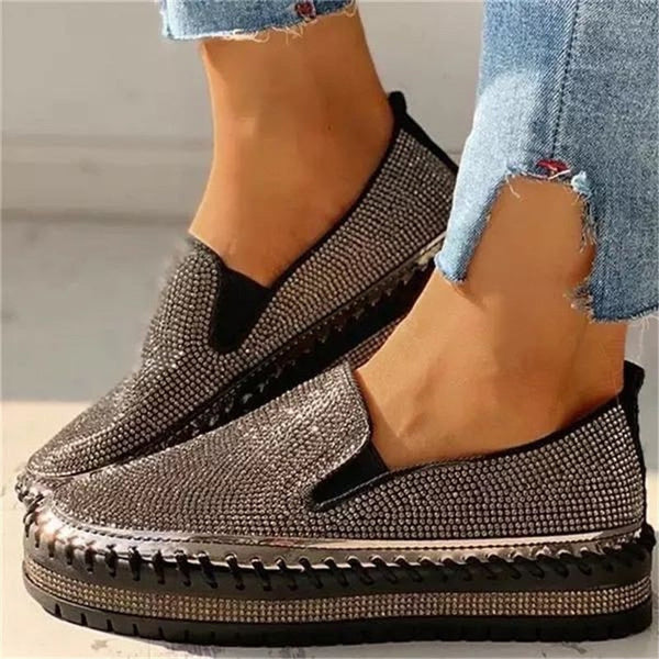 Luksuriøse dame slip-on sko med skimrende glitter. Elegante og komfortable for fest eller hverdag.
