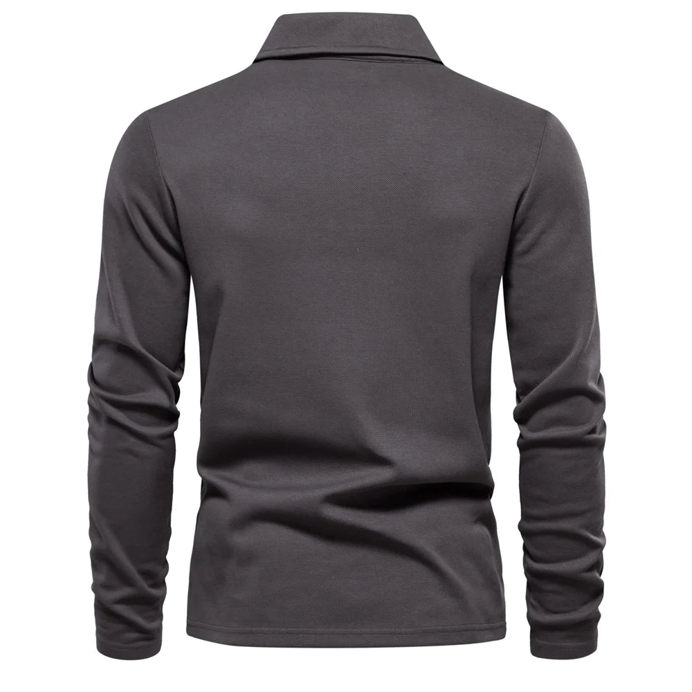 Herre polo skjorte i premium bomullsblanding med unikt broderi. Komfortabel hverdagsstil.