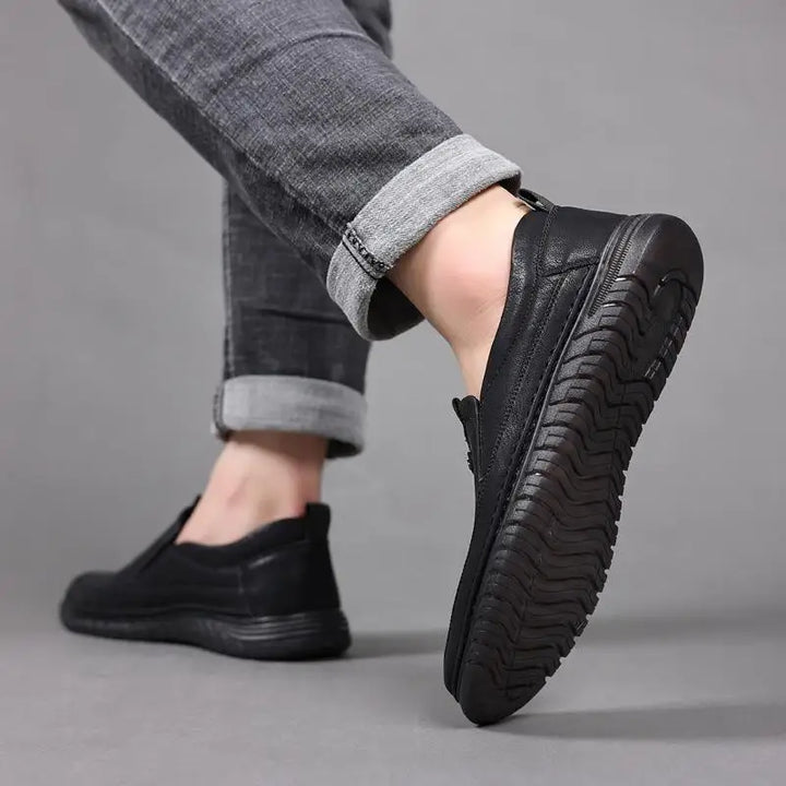Enkle slip-on loafers for menn. Håndlagde komfortsko, ideelle for rask og stilfull påkledning.