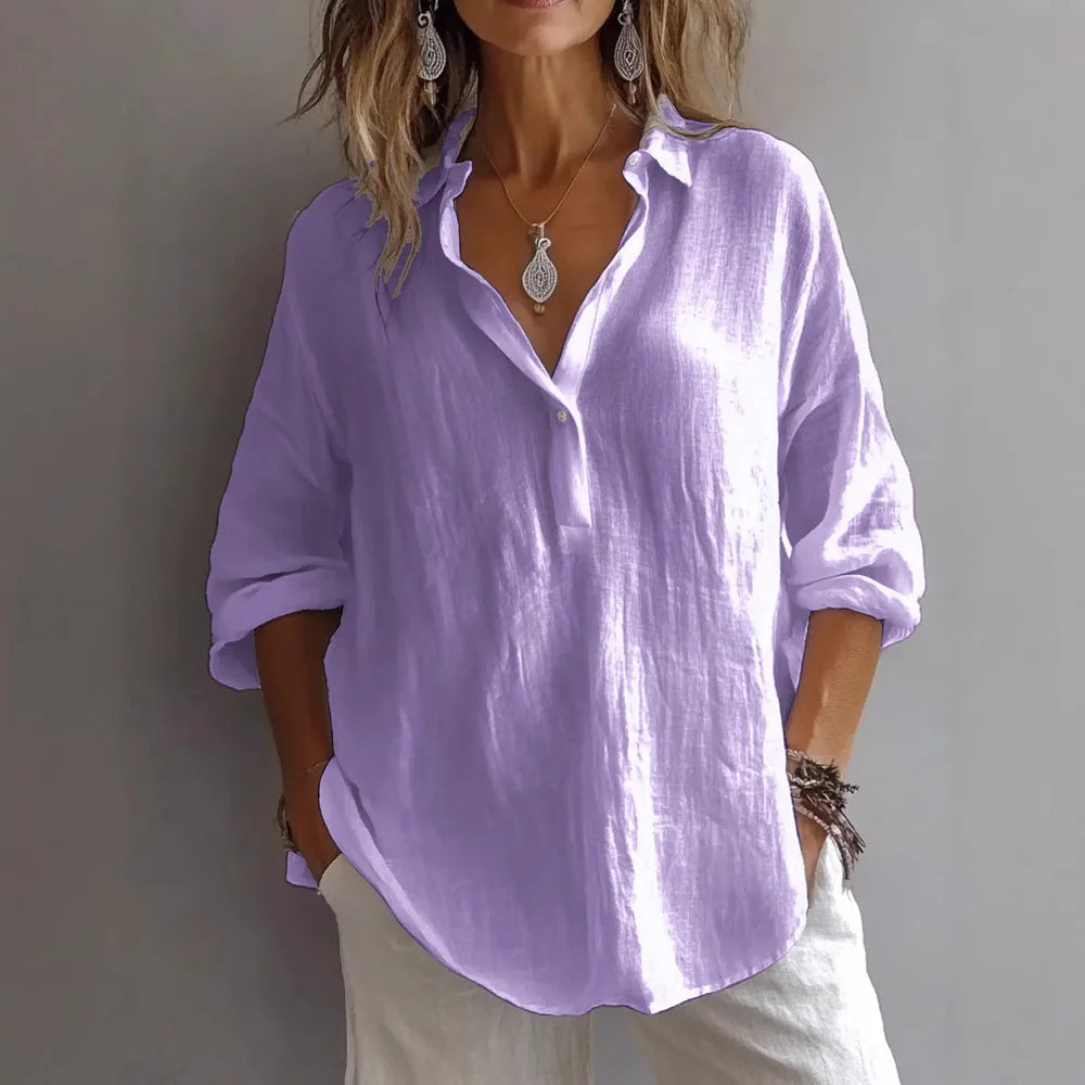 Elegant dameskjorte, oversized med V-hals, perfekt som pustende sommerskjorte og vårskjorte med løs passform.