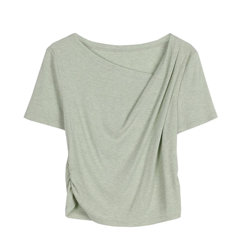 Elegant grønn asymmetrisk sommertopp for dame, ideell for trendy hverdag og kvinneklær.