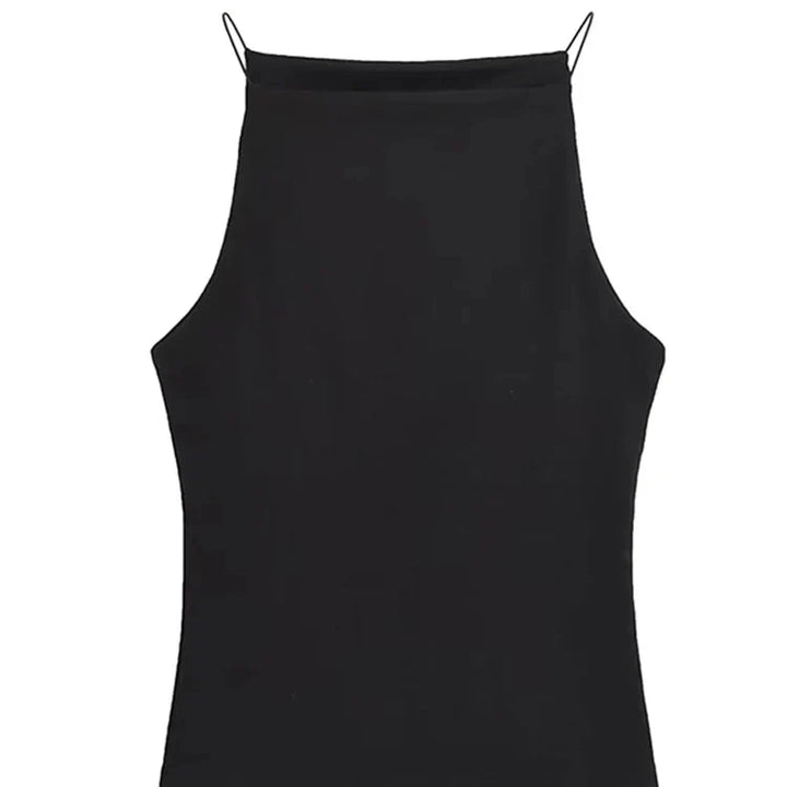 Lett haltertopp med tynne spagettistropper. Komfortabel camitopp, dame topp for en varm sommerdag.