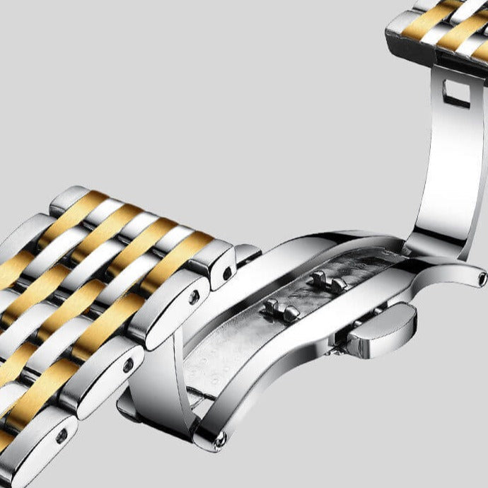 Detaljert bilde av elegant herreklokke i rustfritt stål. Kvartsverk og tidløs design.