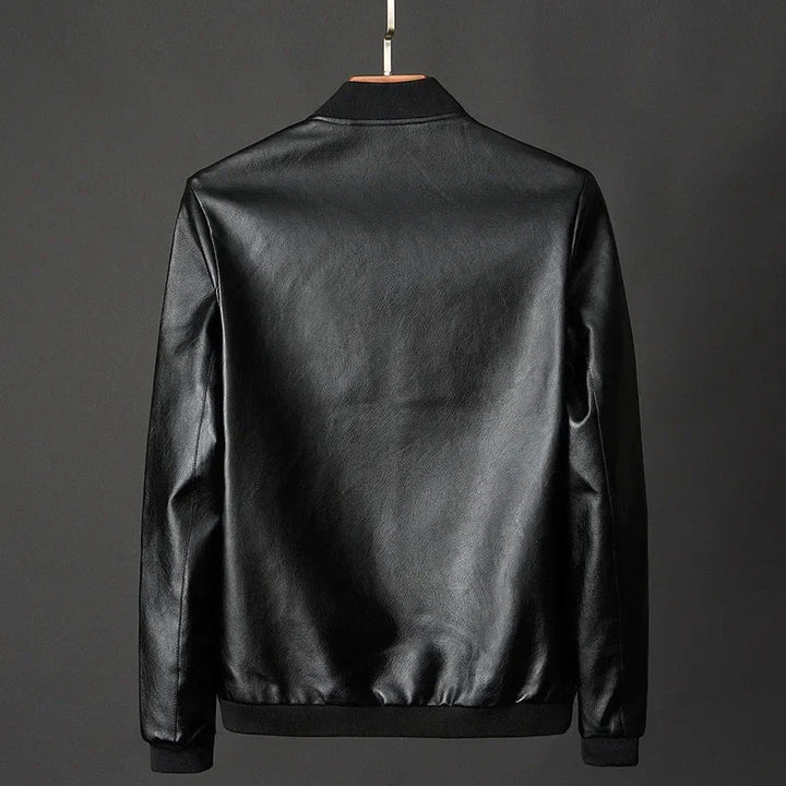 Moderne baseball-inspirert skinnjakke for menn. Slim fit herrejakke i koreansk bikerstil, for motebevisste menn.