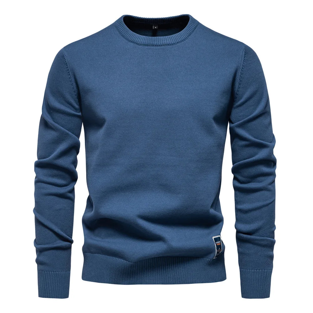Varm og elegant herregenser i ullblanding, rund hals. Ideell for hverdagsbruk og fine anledninger.