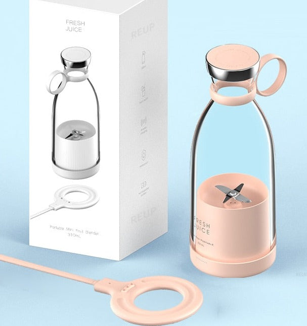 Kompakt elektrisk smoothie blender, perfekt for trådløse smoothies på kontoret.