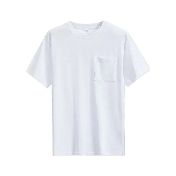 Komfortabel unisex bomull t-skjorte med løs passform og enkel brystlomme. Ideell for casual bruk.