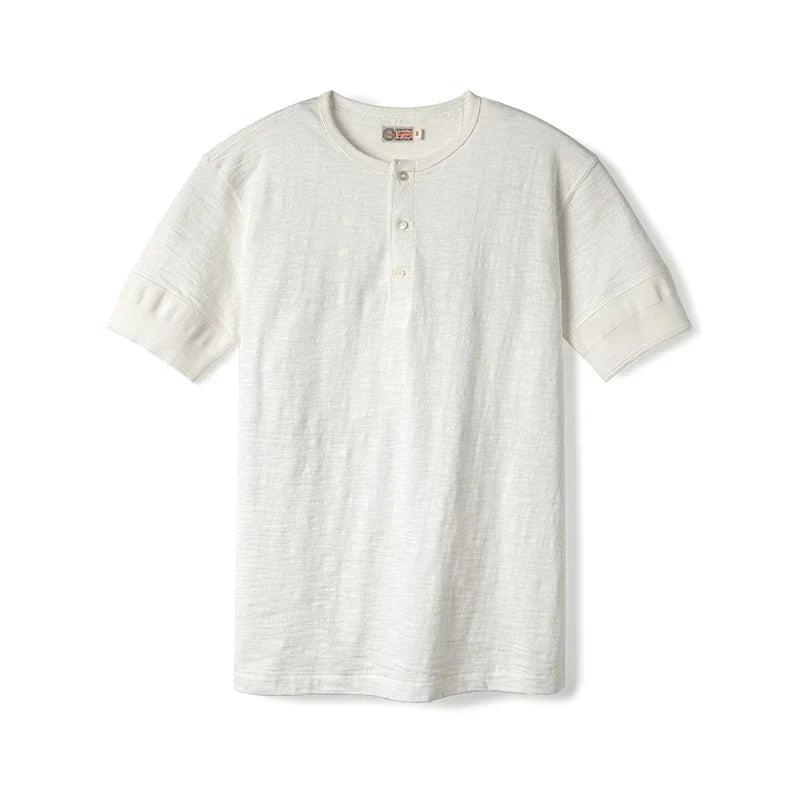 Beige Herre Henley t-skjorte for menn. Myk og komfortabel fritidsskjorte i klassisk vintage stil.