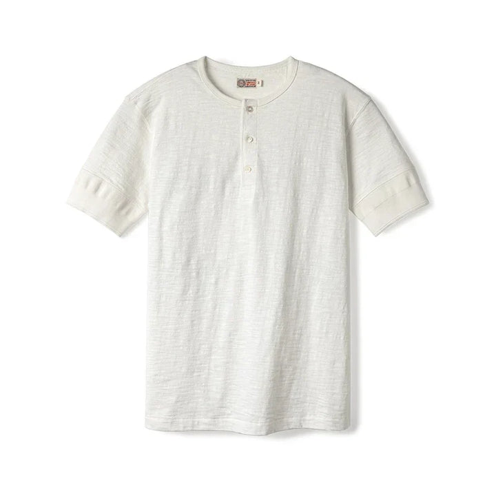 Beige Herre Henley t-skjorte for menn. Myk og komfortabel fritidsskjorte i klassisk vintage stil.