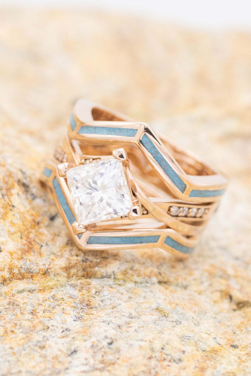 Trendy statement ring i boho design, hudvennlig smykke for moderne kvinner.