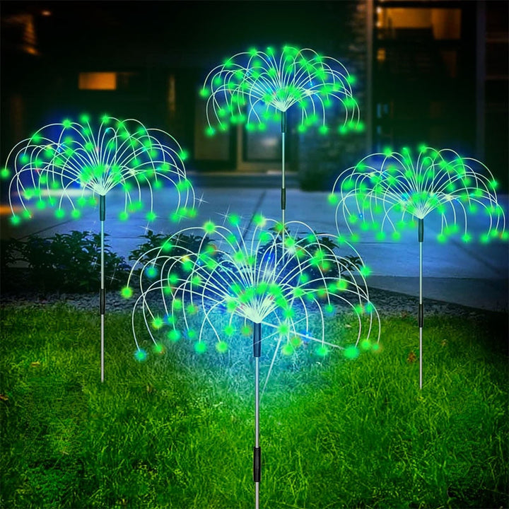 Vanntett solcellelampe formet som et fyrverkeri, perfekt som hagelampe og utelys.