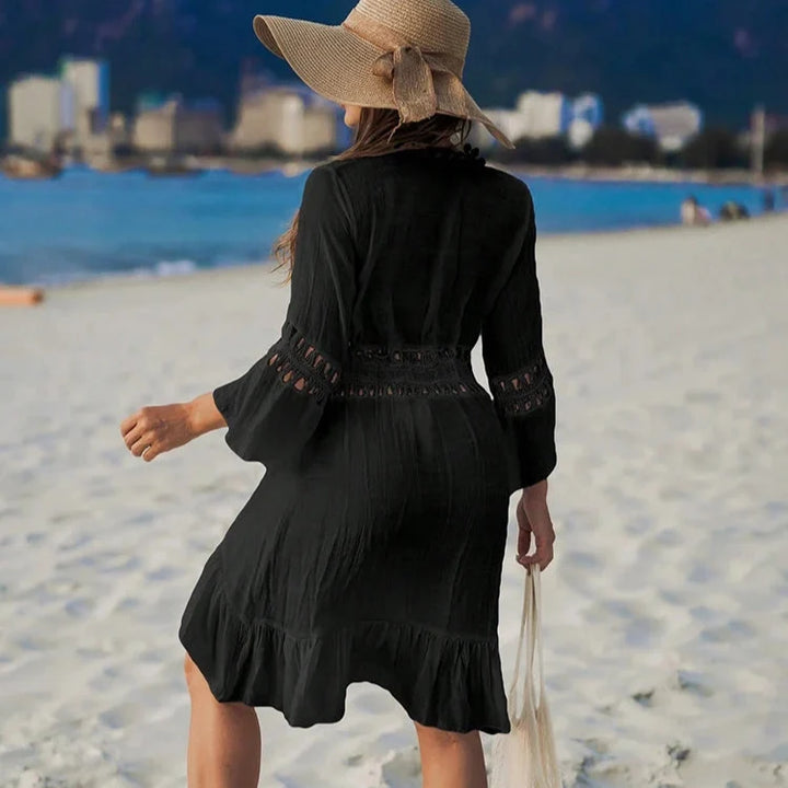 Boho-inspirert strandkimono med detaljert heklemønster og dusker. Et sommerlig plagg.