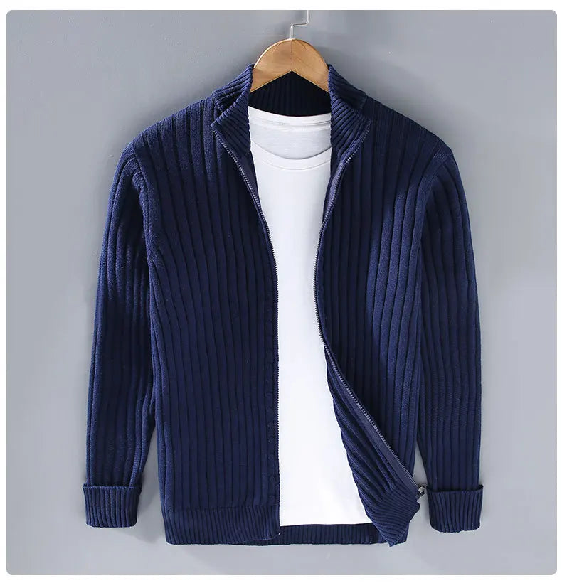 Åpen herrecardigan slim fit med glidelås, viser fleksibilitet som vårgenser eller høstgenser for menn.