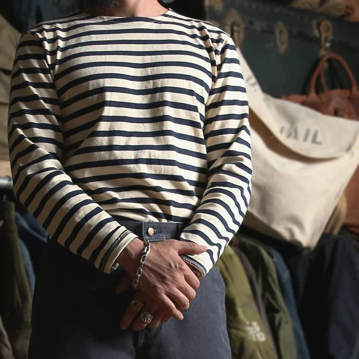 Stilig unisex breton t-skjorte med maritime striper. Langermet beige sjømannsskjorte i bomull, perfekt for vår.