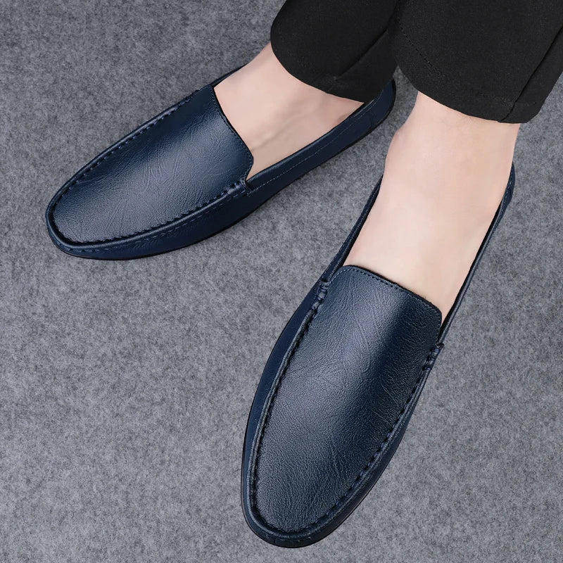 Svarte casual herresko, håndlagde loafers med myk og fleksibel såle.