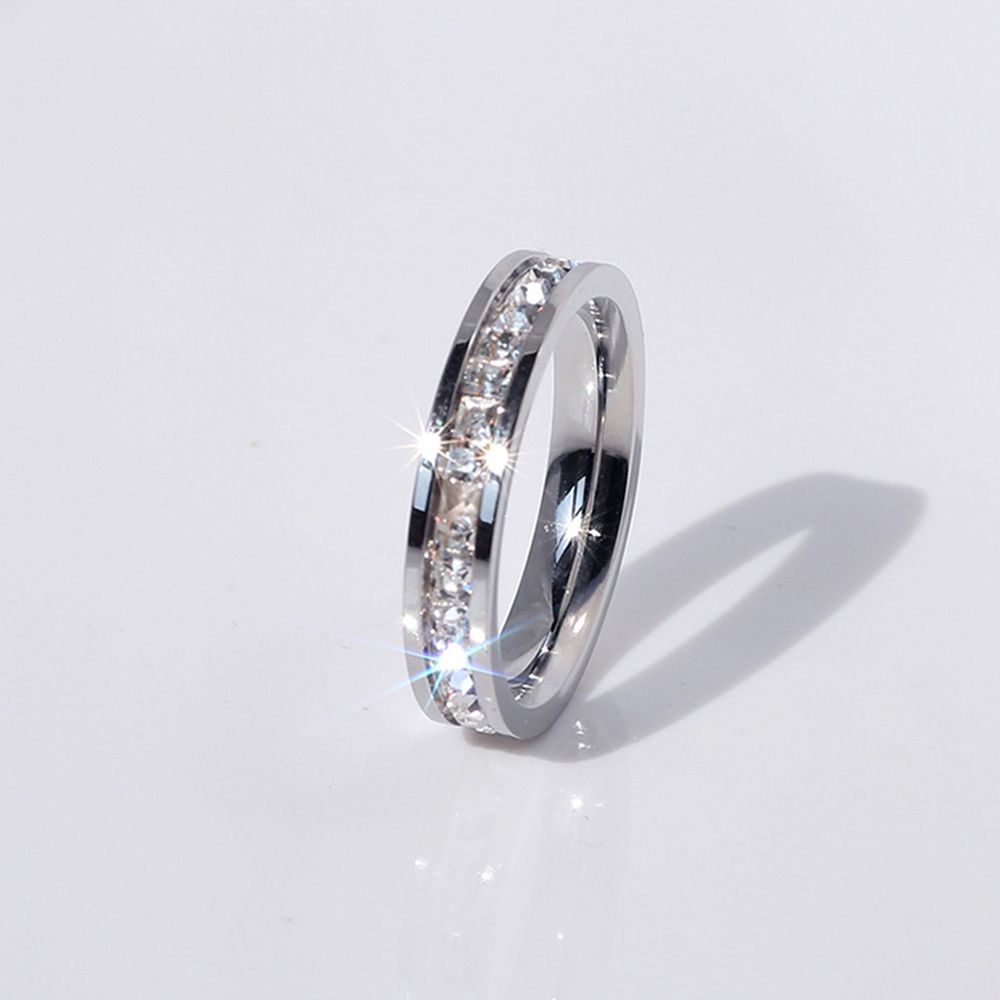 Dame glitrende zirkonia ring i sølv og roségull. Elegant damesmykke.