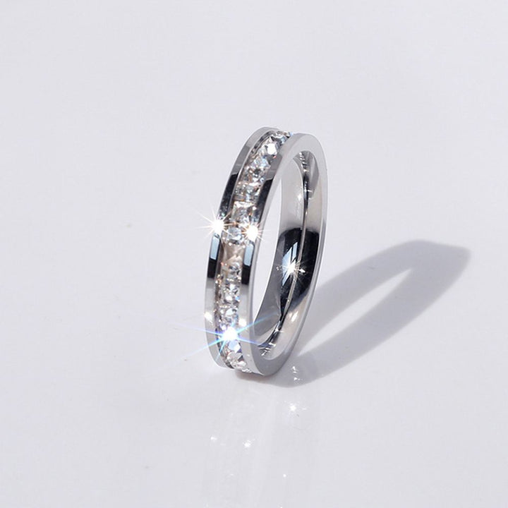Dame glitrende zirkonia ring i sølv og roségull. Elegant damesmykke.