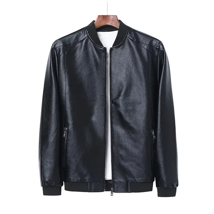 Slitesterk vegansk skinnjakke for menn. Koreansk bikerstil, slim fit og komfortabel. Ideell som yttertøy for menn.