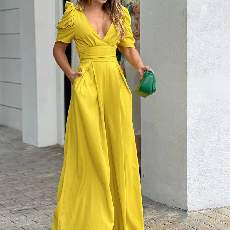 Elegant og tidløs dame jumpsuit. Et moteriktig festantrekk som også passer til formelle anledninger og sommerfester.