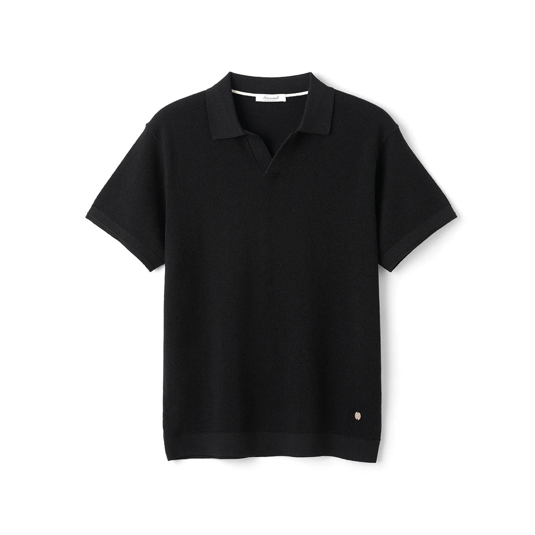 Klassisk strikket polo for menn. Myk tekstur, pustende for optimal komfort i varmen. Ideell for fritid.