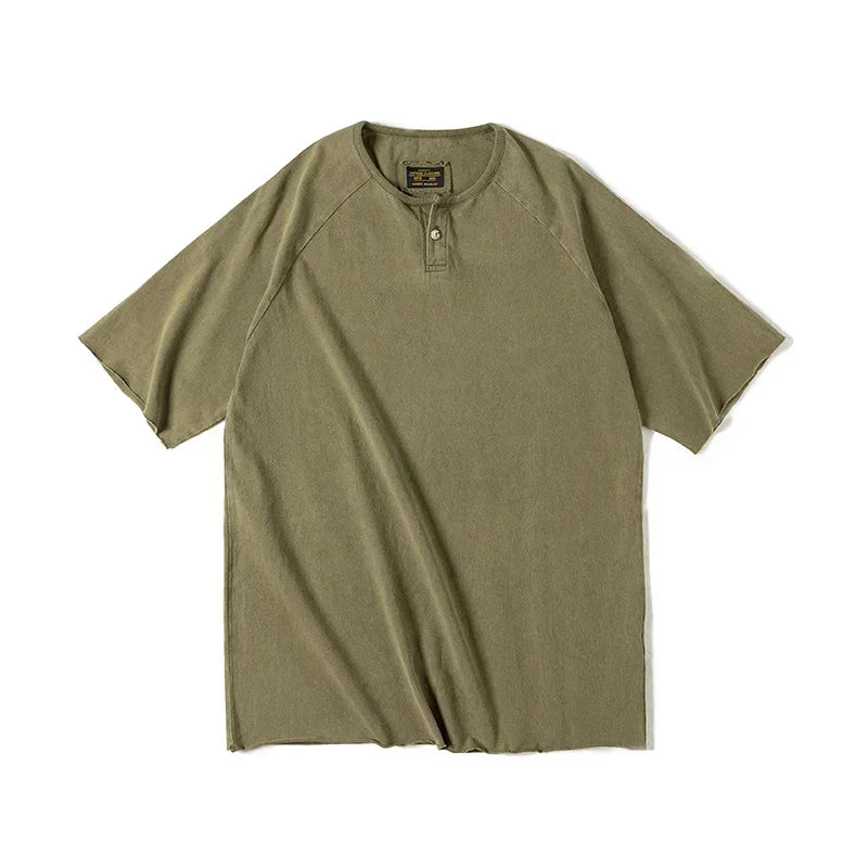 Robust herre Henley t-skjorte i heavyweight vasket bomull. Komfortabel vintage tee for avslappet casual look.