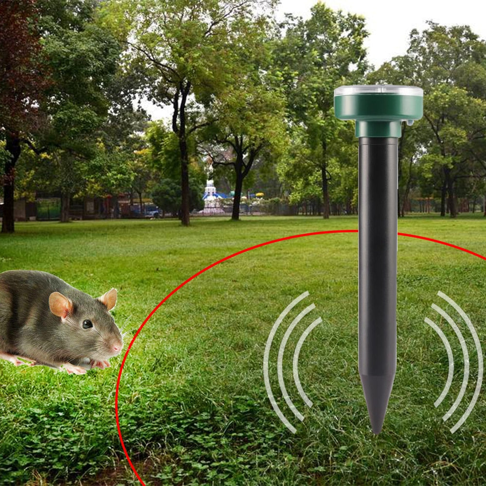 Hold føflekker borte! Solcelledrevet ultralyd skadedyrbekjemper sikrer gnagerkontroll i din miljøvennlige hage.
