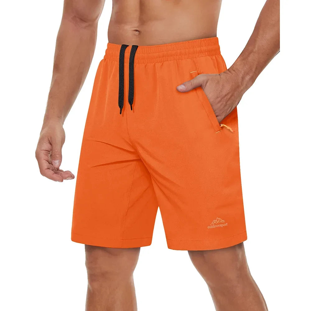 Svart gymshorts for herre, hurtigtørkende materiale, med sikker glidelåslomme.