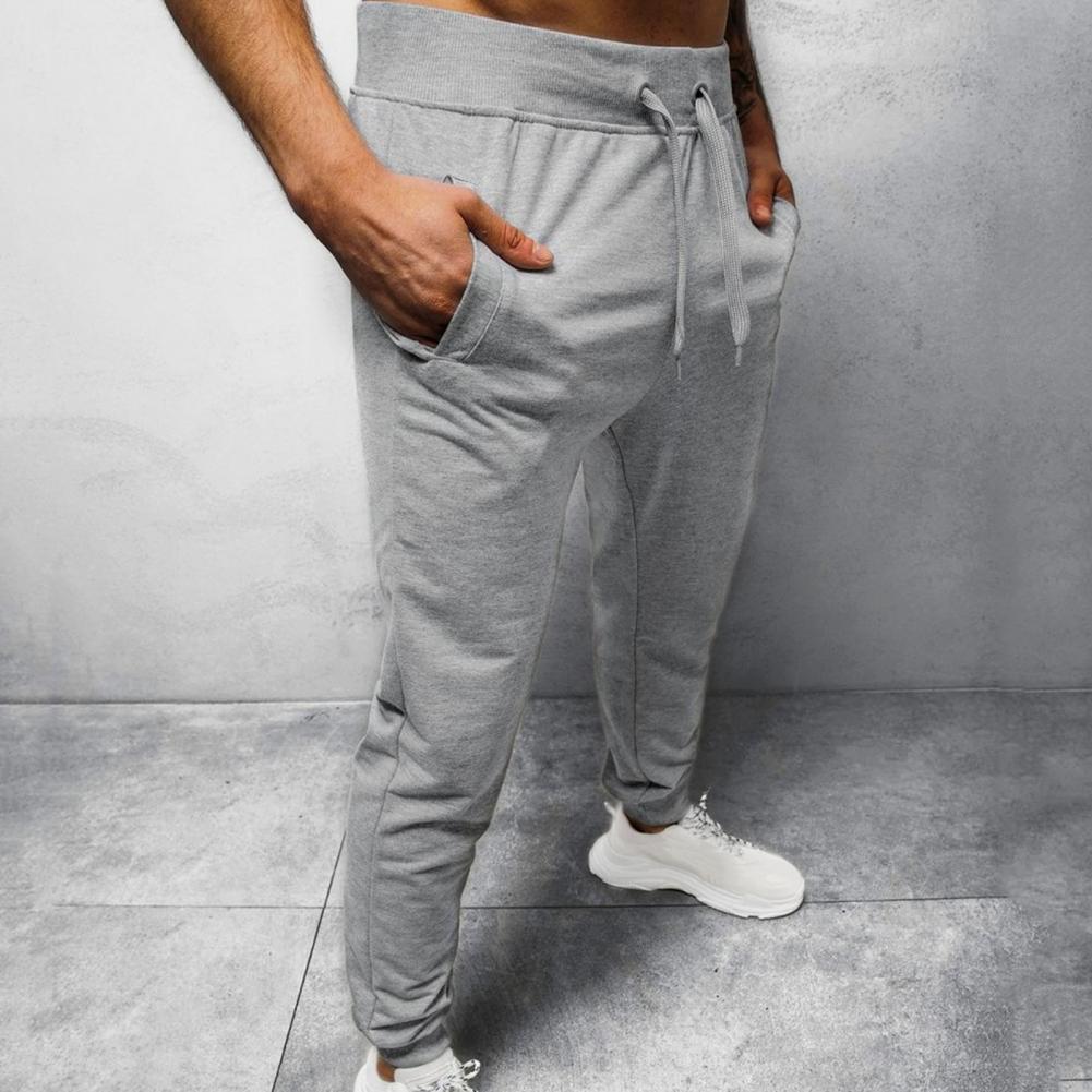 Trendsettende herre joggebukse, slim fit design med attraktive sidelinjer.