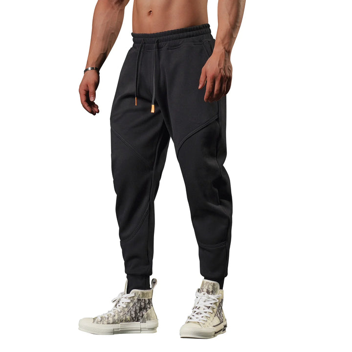 Aktive herre joggebukser, slim fit, med pusteevne og rask tørking.