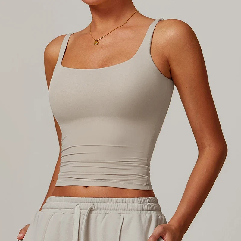 Komfortabel dame singlet og sports-BH combo med kvadratisk utringning, myk og støttende.