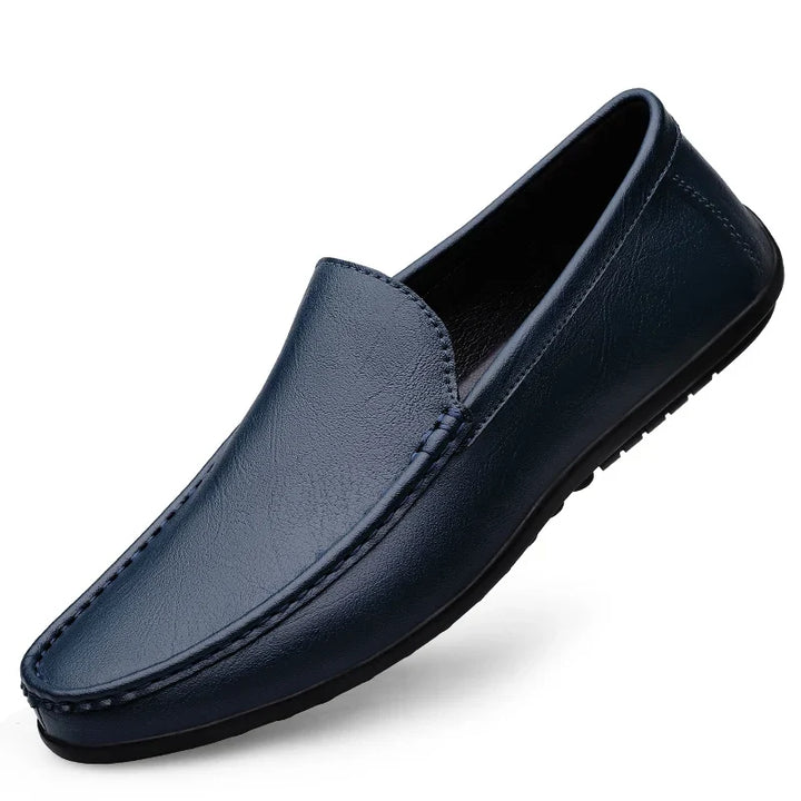 Svarte herre loafers, håndlagde sommersko med myk såle og stilrent utseende.