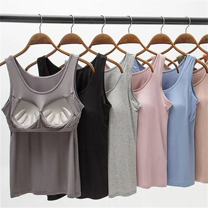 Allsidig dametopp med innebygd BH, gir komfortabel støtte og elegant slim fit for enhver anledning.