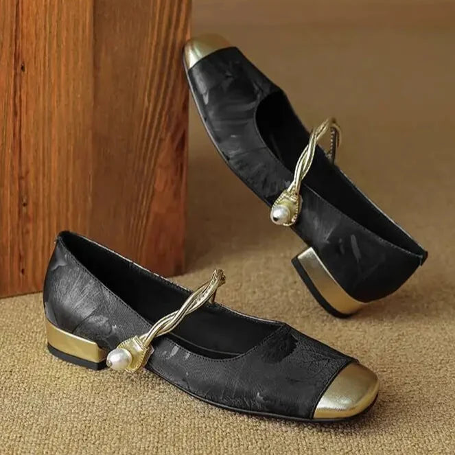 Flate damesko i Mary Jane stil, komfortable ballettflats med kvadratisk tå, ideelle for hverdagsbruk.