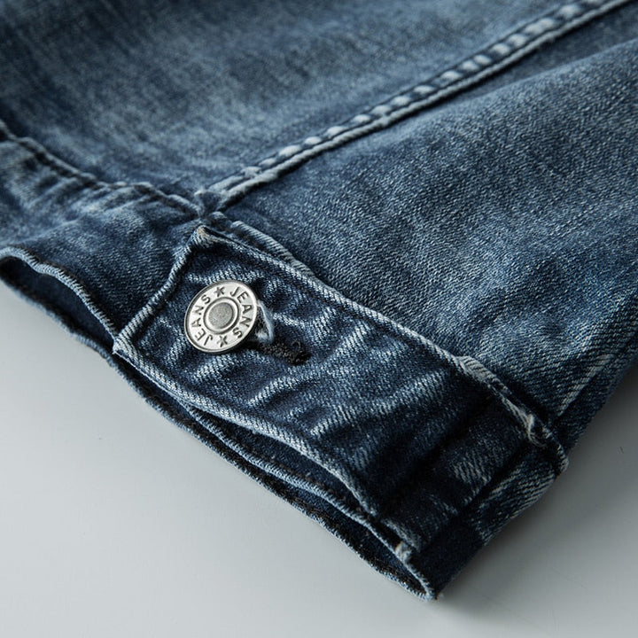 Trendy herre slim fit denimjakke i bikerstil, med blå farge. Ideell for streetwear og moderne mote.