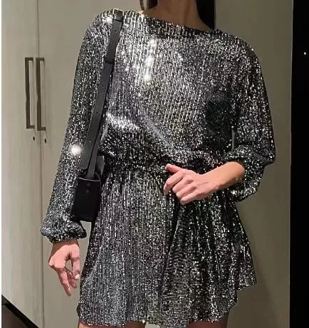Elegant glitrende festkjole for damer, perfekt for selskap og kveldsbruk. Komfortabel paljettkjole i polyester.