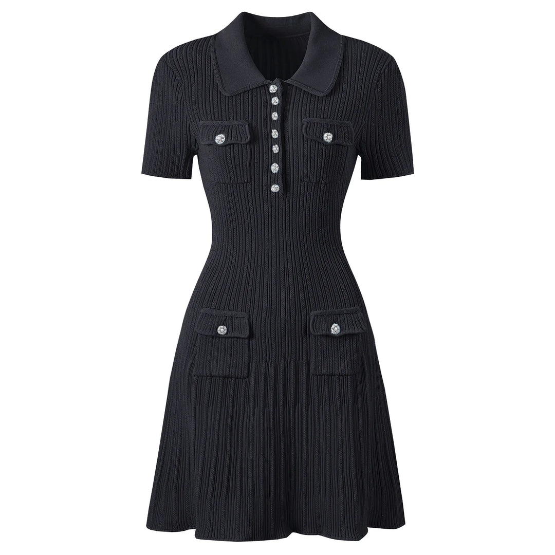 Elegant damekjole, strikket minikjole med krage. Allsidig sommerkjole for fritid eller fest.