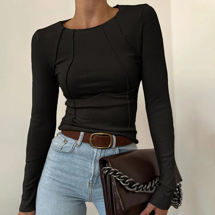Moderne tettsittende langermet topp til dame, ideell for en komfortabel og stilren hverdagslook.
