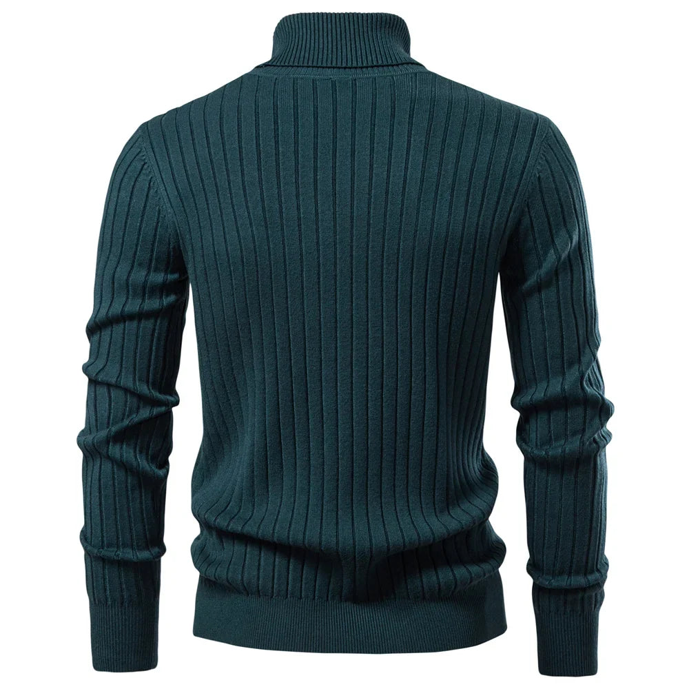 Komfortabel herregenser med høy hals i varm ullblanding. Elegant strikkegenser for herremote vinterstid.