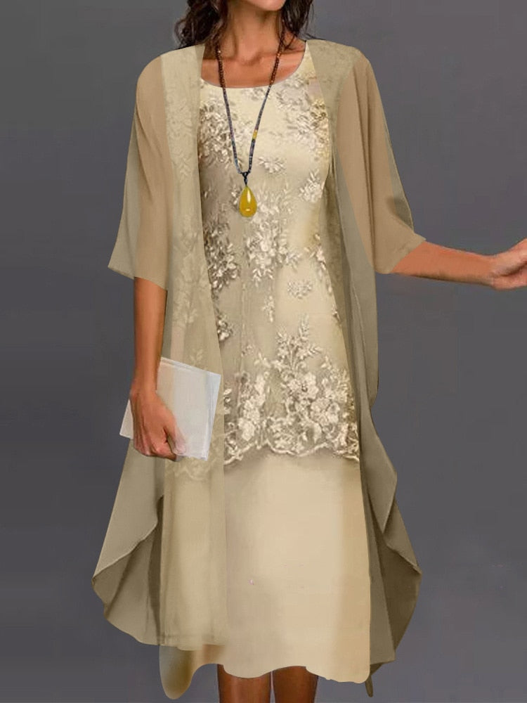 Blomsterkjole for vår og sommer, en elegant damekjole med feminin silhuett.