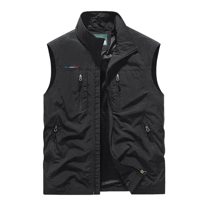 Fiskevest for menn, pustende mesh design med mange lommer. Ideell frilufts- og turvest for utendørs.