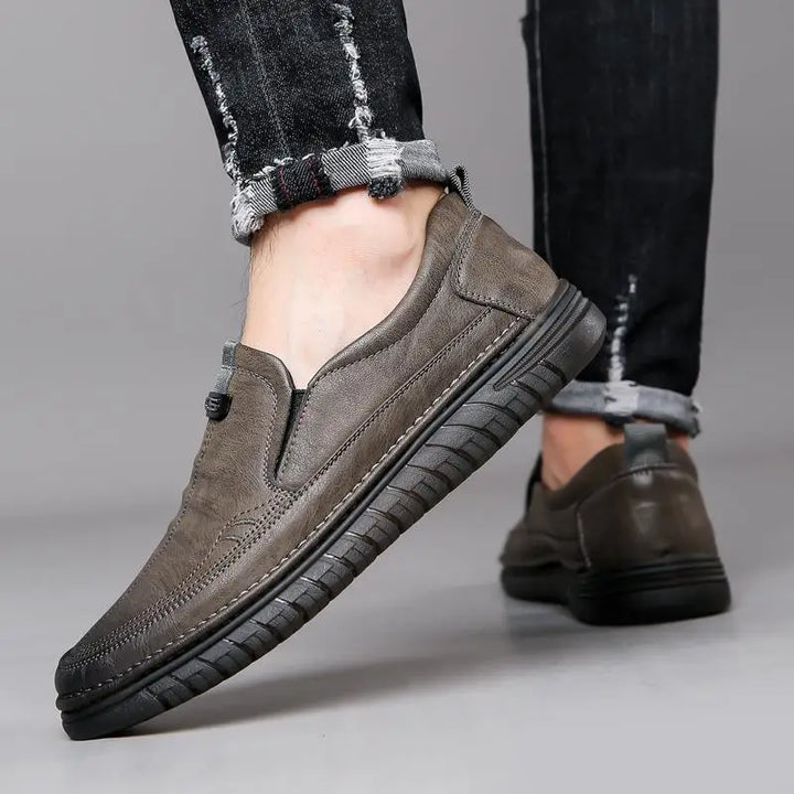 Klassiske herre loafers med elegant stil. Håndlagde komfortsko i skinn med tidløs design.