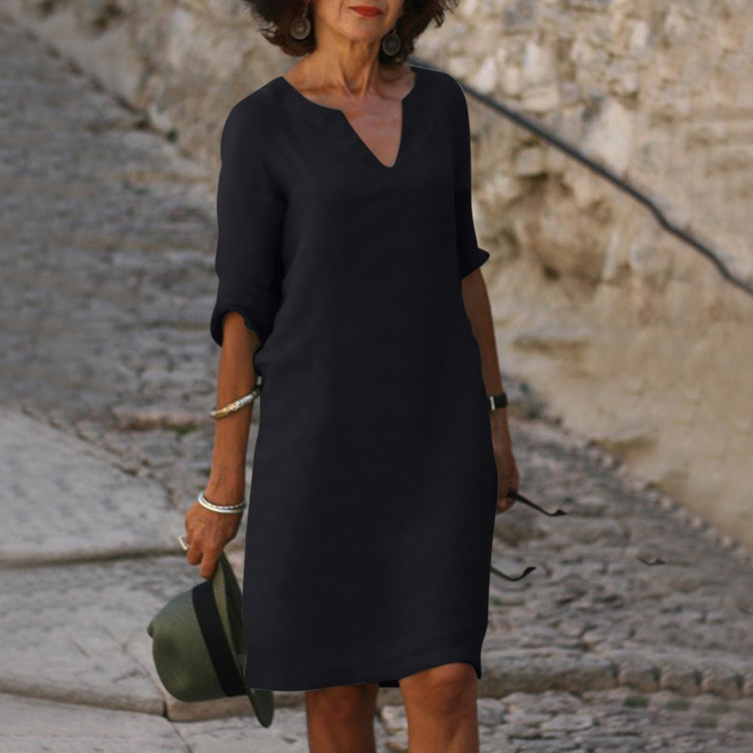 Luftig og komfortabel sommerkjole som kombinerer elegant stil med lett stoff for kvinner.