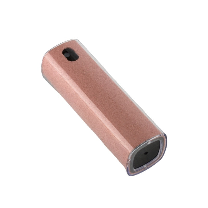 Skjermrensingsutstyr med spray og mikrofiberklut for krystallklar visning på dine gadgets.
