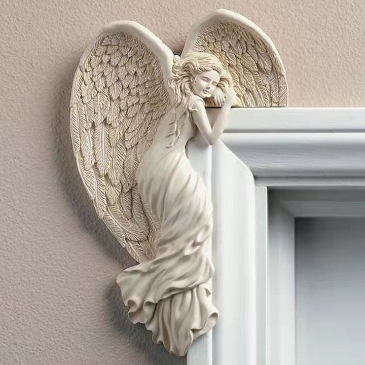 Elegant englefigur for hjørner i harpiks, en vakker interiørdetalj og veggdekorasjon for ethvert rom.