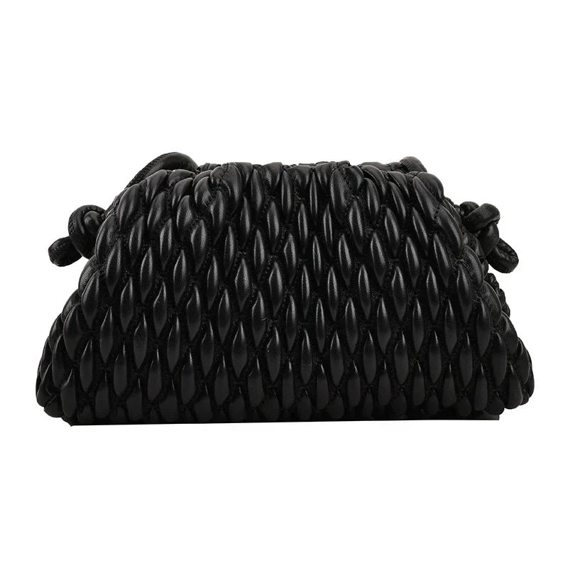 Elegant kvinne clutch veske i sateng for bryllup og fest, med romslig innvendig plass.