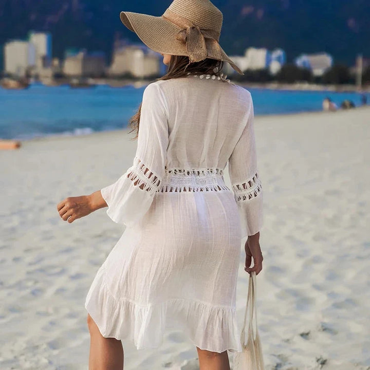 Lett dame cover-up i blonde, heklet design. Ideell for stranden eller ferien.