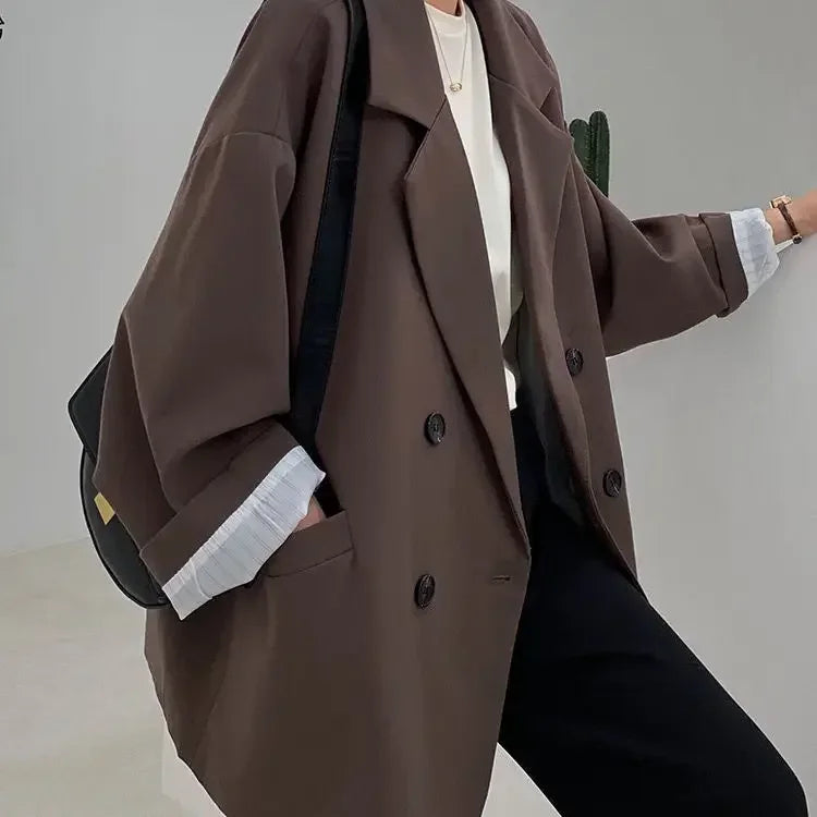 Høstklar: Elegant dobbelspent dameblazer i vintage stil. Perfekt dressjakke for kvinner.