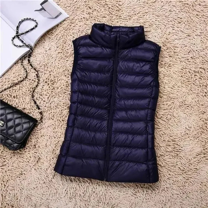 Hvit dame puffer vest, varm og ultralett. Dunvest med andedun, perfekt for kalde dager, plussize.
